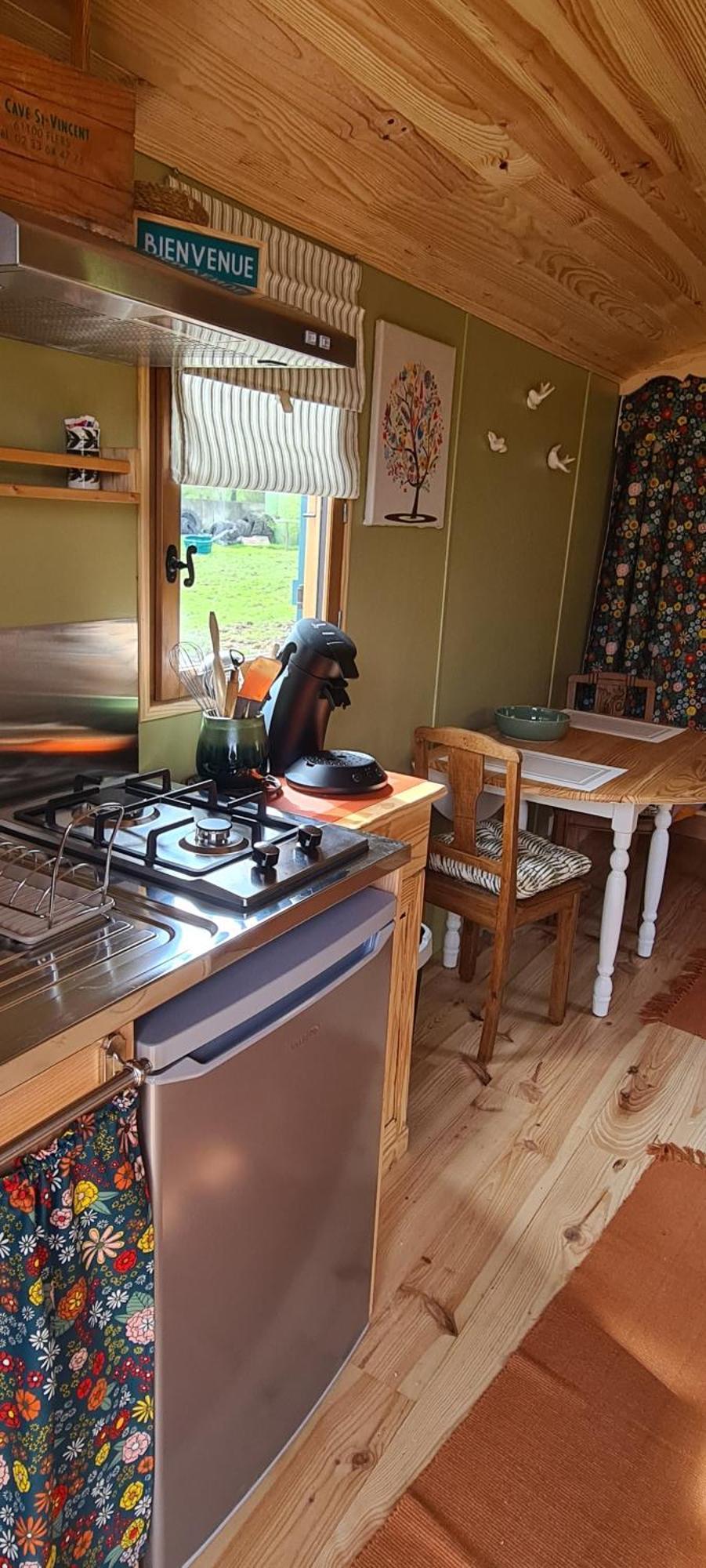 Roulotte A La Ferme Buissonniere Vila La Lande-de-Louge Exterior foto