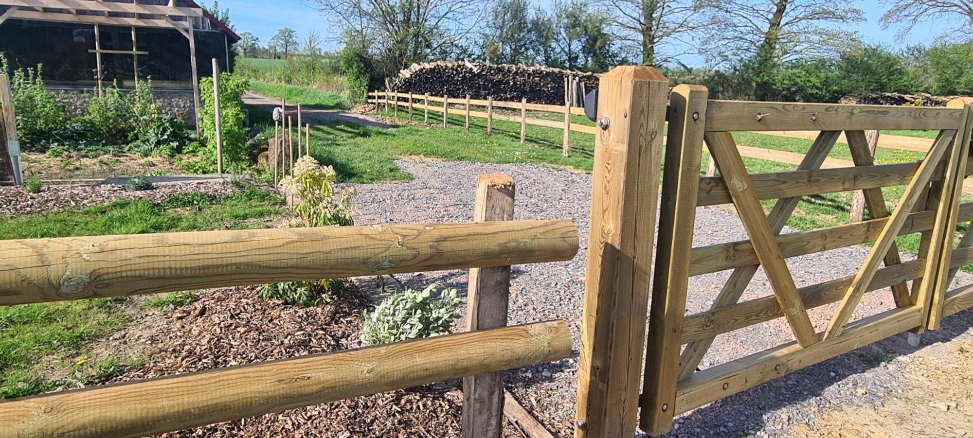 Roulotte A La Ferme Buissonniere Vila La Lande-de-Louge Exterior foto