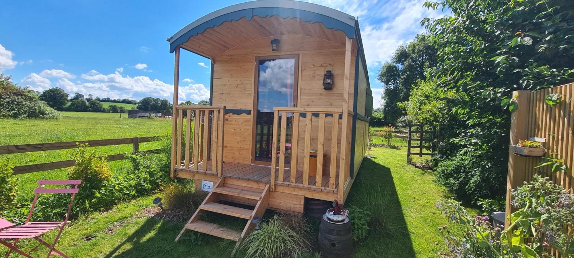 Roulotte A La Ferme Buissonniere Vila La Lande-de-Louge Exterior foto