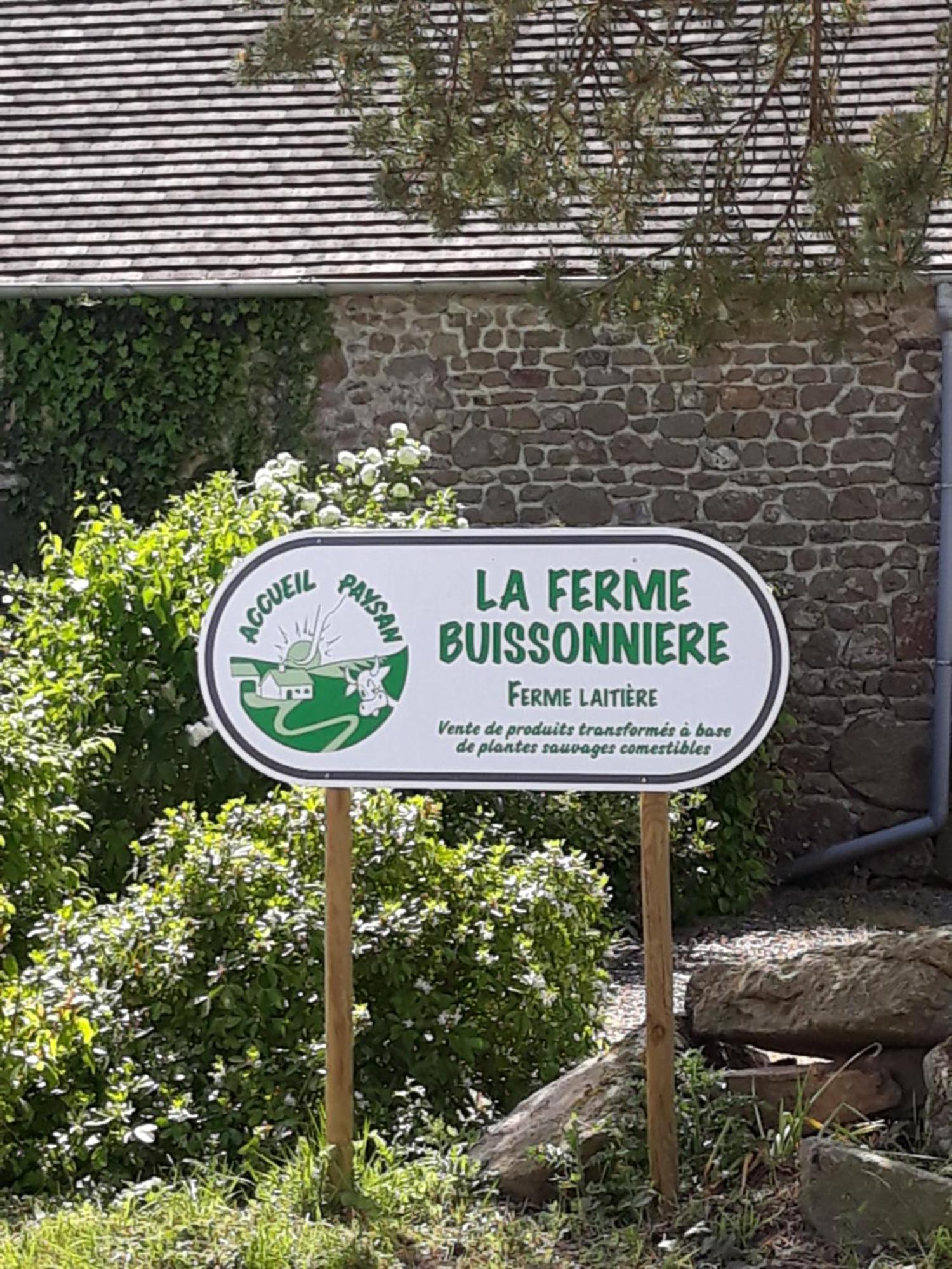 Roulotte A La Ferme Buissonniere Vila La Lande-de-Louge Exterior foto